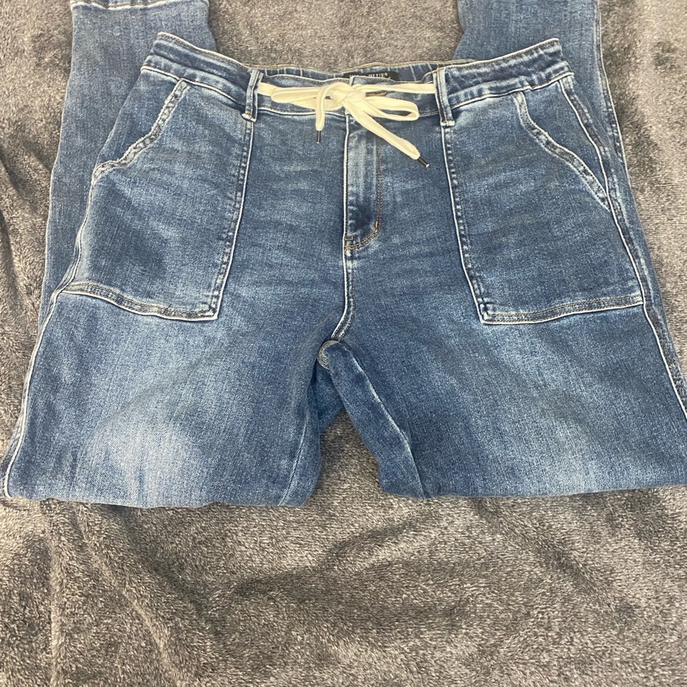 Judy Blue Jogger jeans with Cream Drawstring